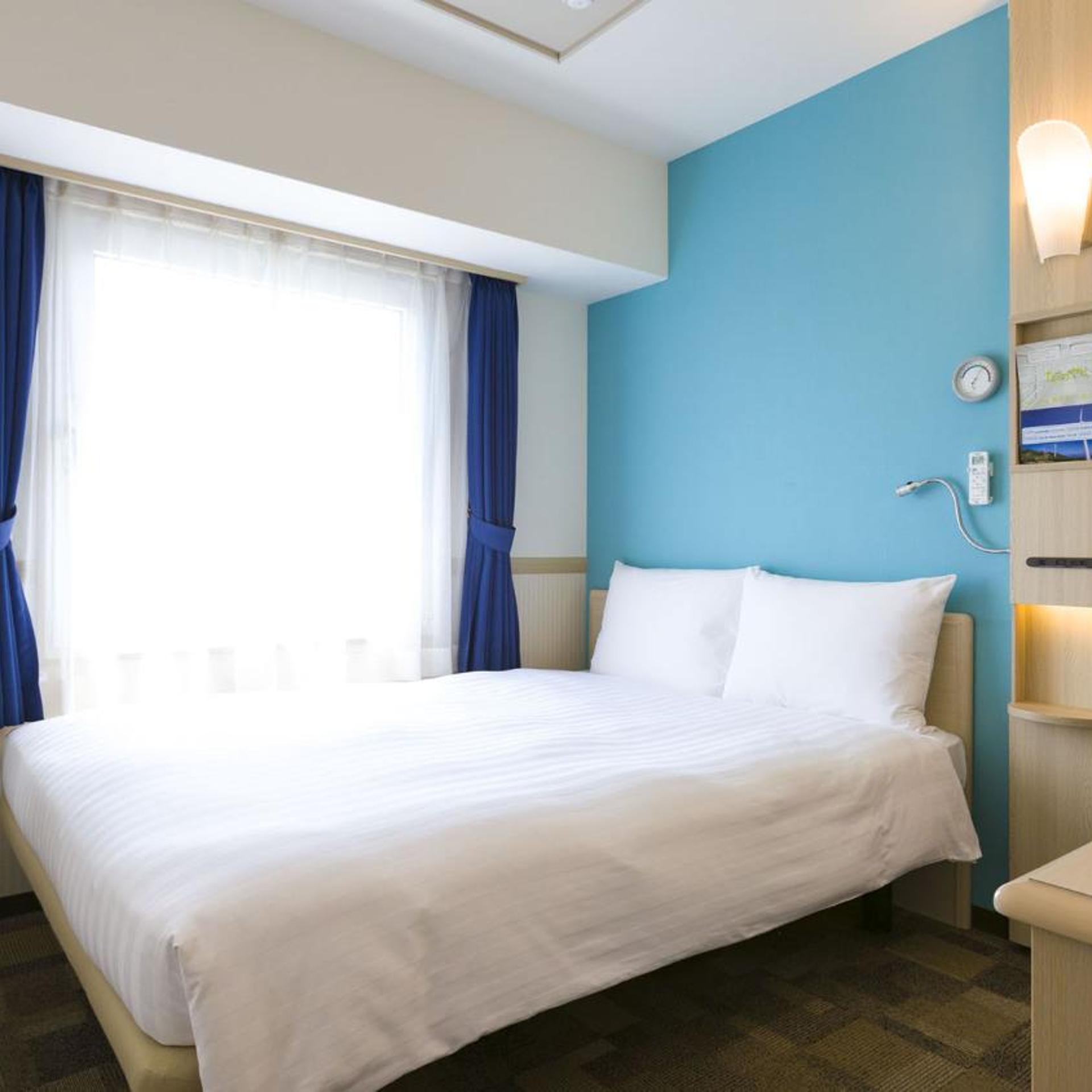 ECONOMY, DOUBLE BED, SMOKING