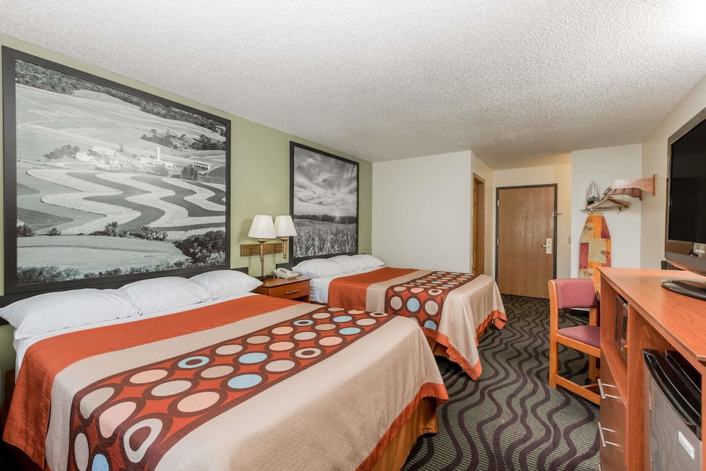 Super 8 by Wyndham Newton 15/32