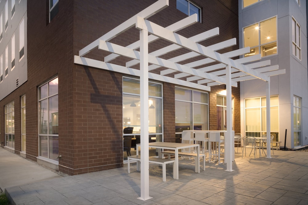 Staybridge Suites Louisville - Expo Center 3/31
