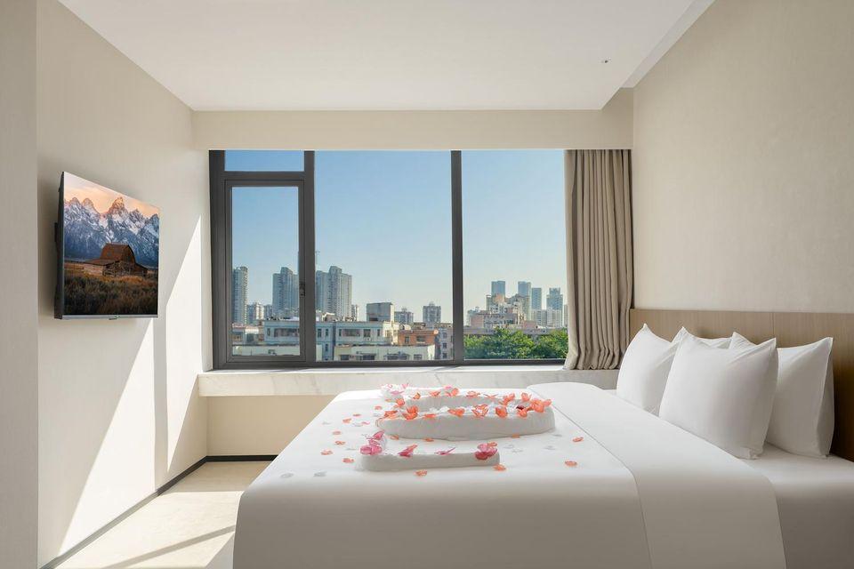 SOVISPLUSHOTEL (Shenzhen Bay Port Sea World Metro Station Store) 2/7
