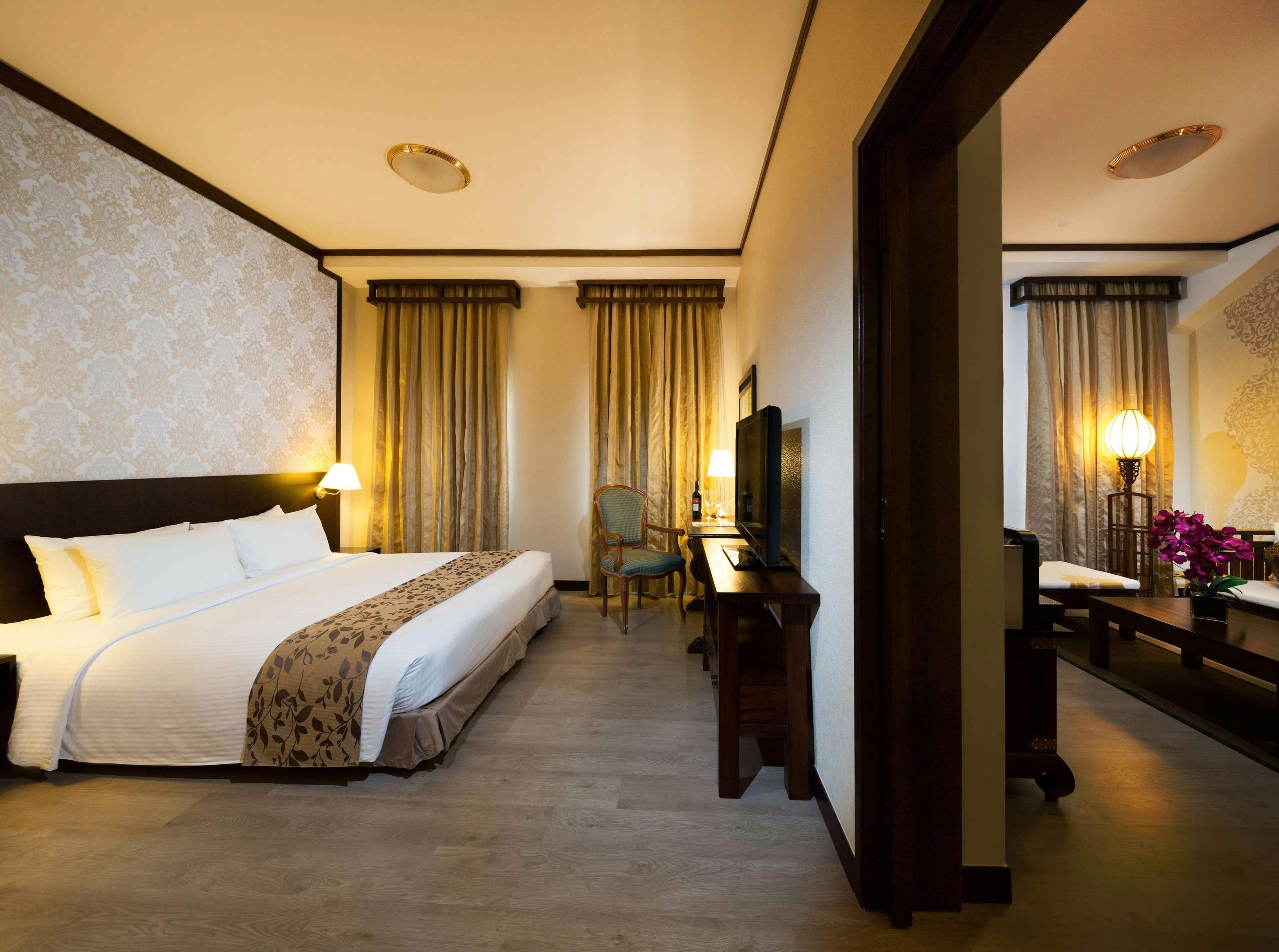 Village Hotel Albert Court 11/33