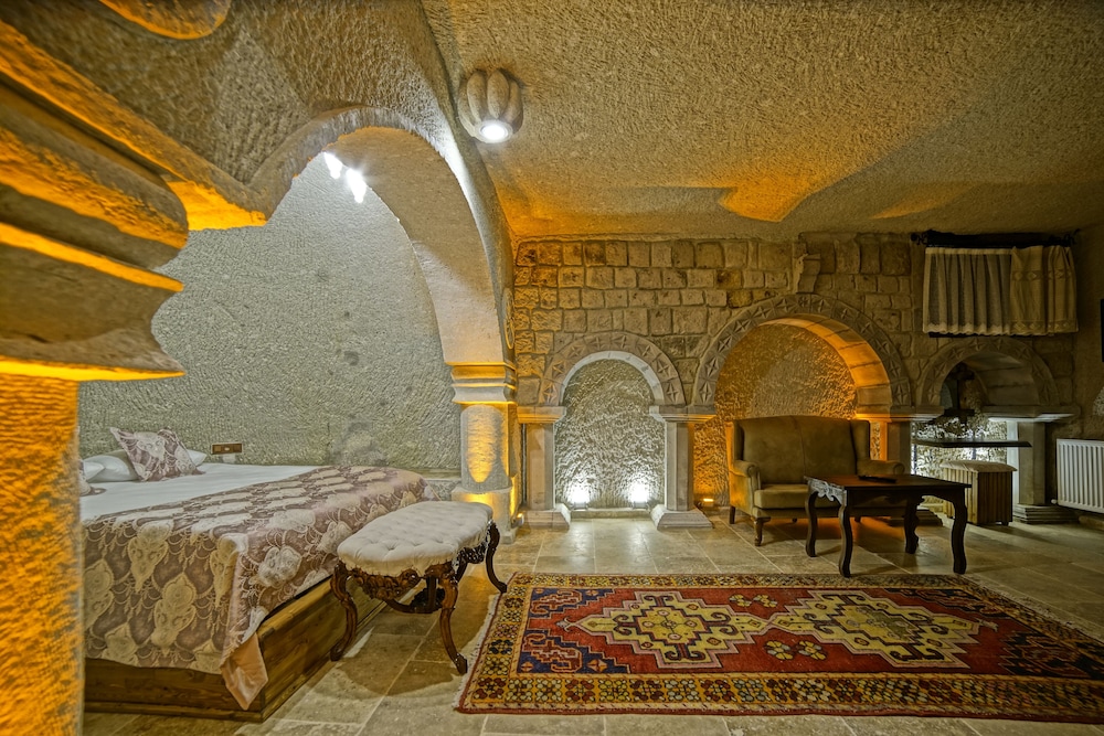 Risus Cave Suites 55/55