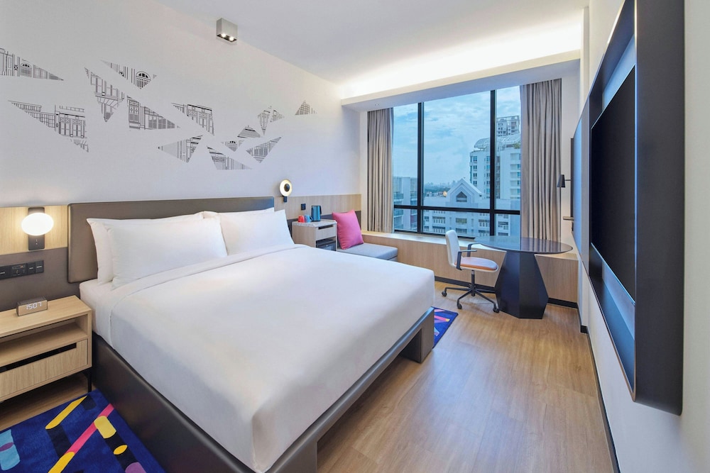 Aloft Singapore Novena 30/65