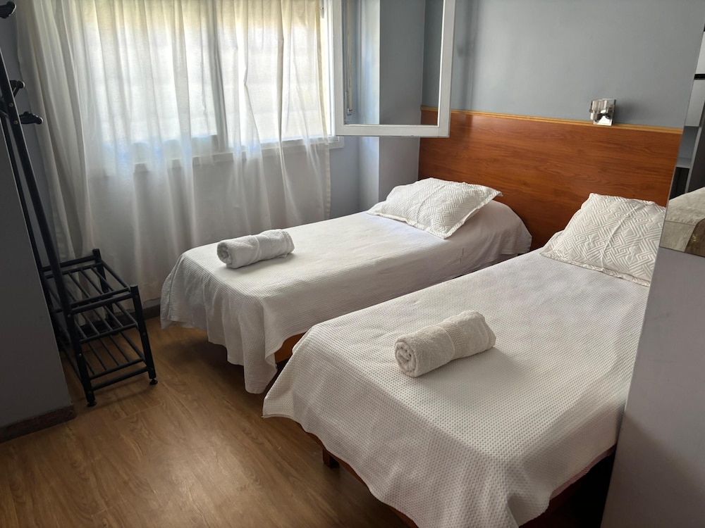 ROOM, QUADRUPLE