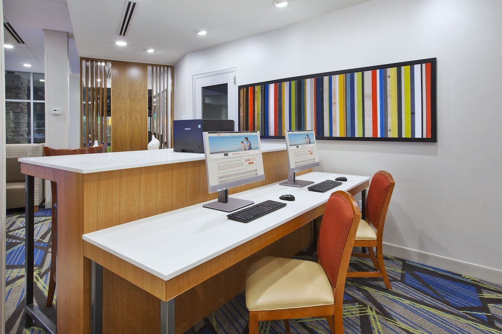 Holiday Inn Express Auburn Hills South 50/51