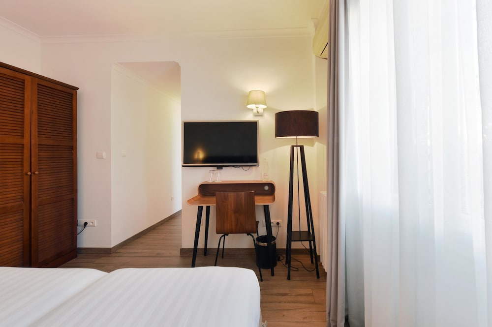 Best Western Plus La Corniche 8/45