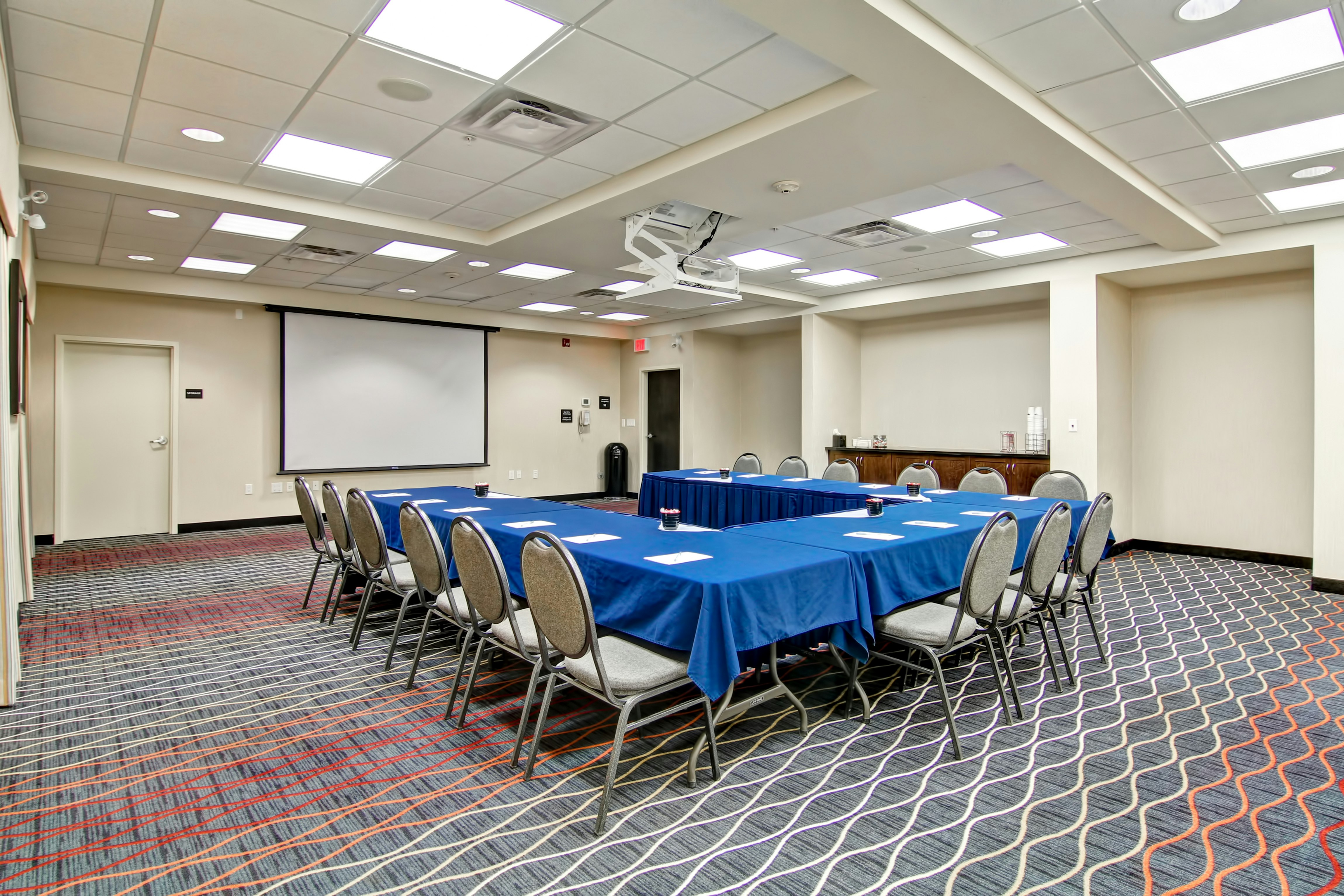 Hampton Inn Suites By Hilton Red Deer 31/38