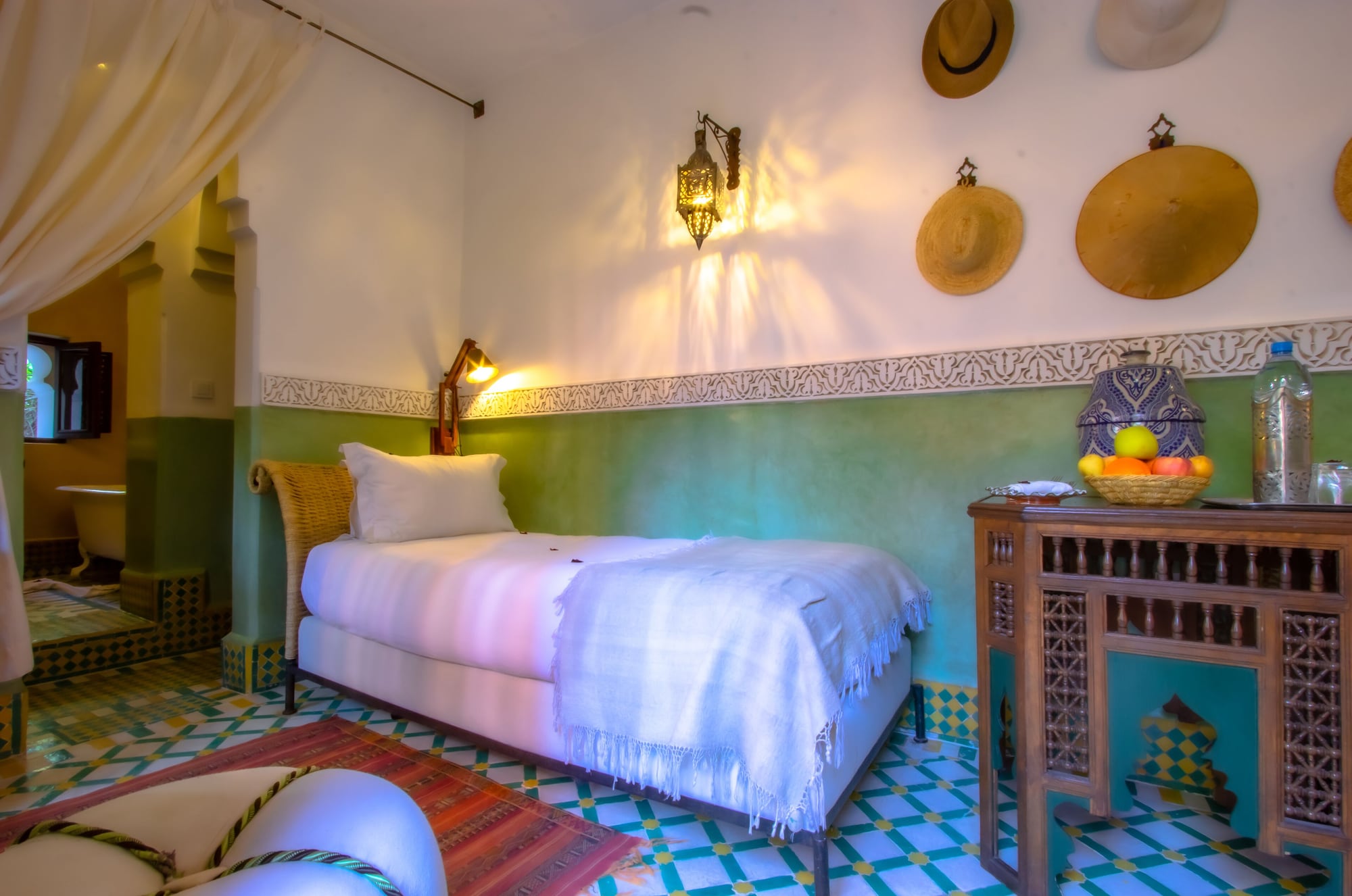 DELUXE, TWIN BEDS