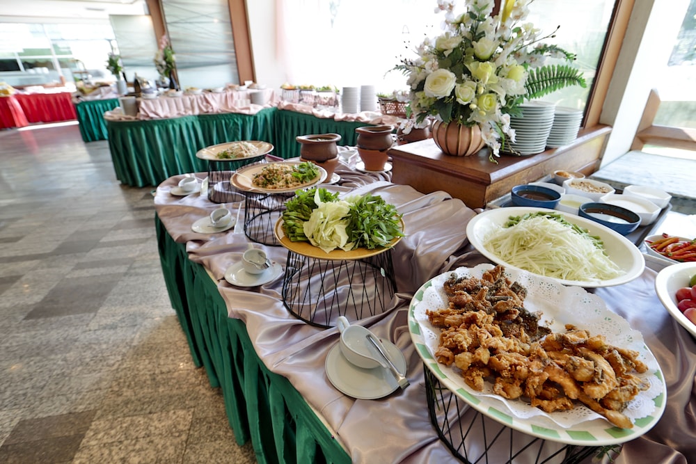 Charoen Hotel 50/71