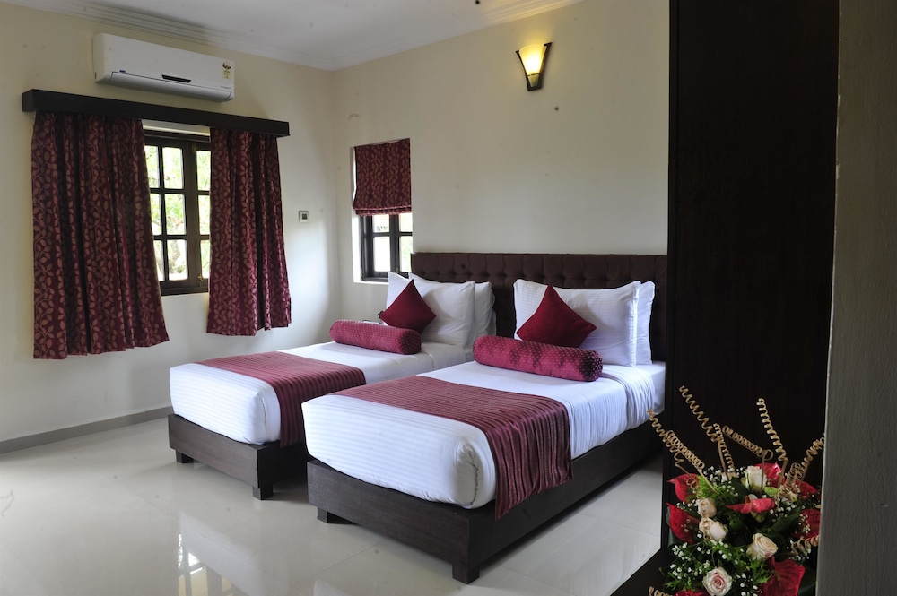 Golden Tulip Candolim Goa 16/77