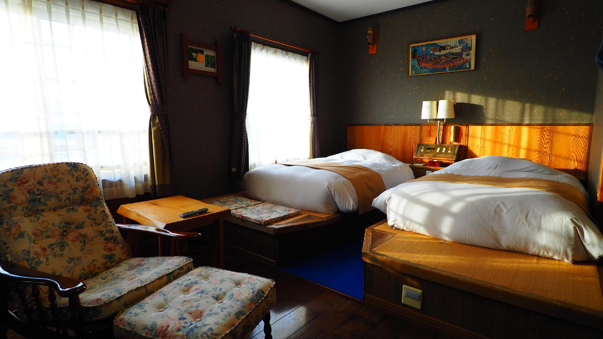 Standard, Twin Beds, Lake Side, Lake View, Smoking Type Not Guaranteed