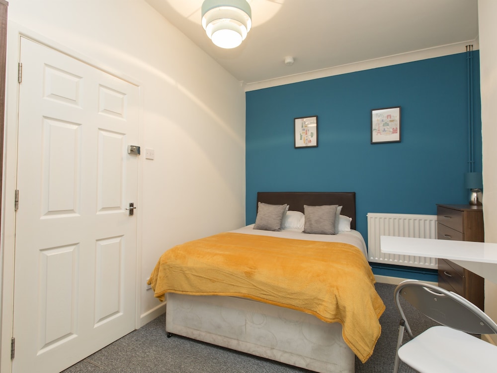 Townhouse Plus @ 40 West St 24/50