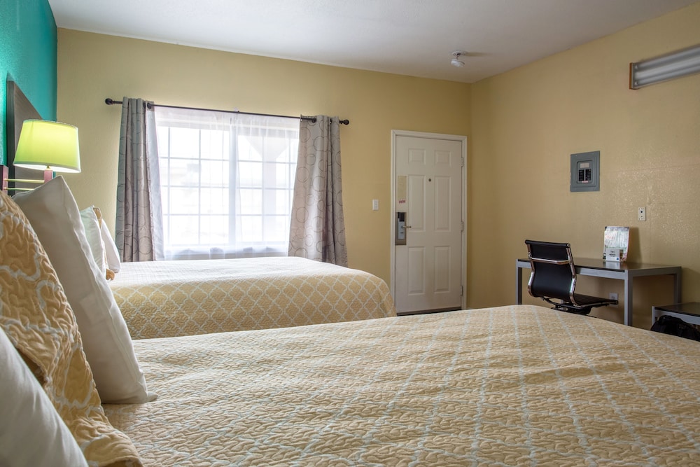 STANDARD, 2 QUEEN BEDS
