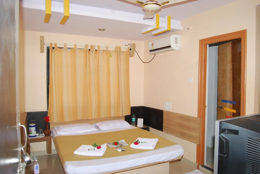 Hotel Utsav 16/24
