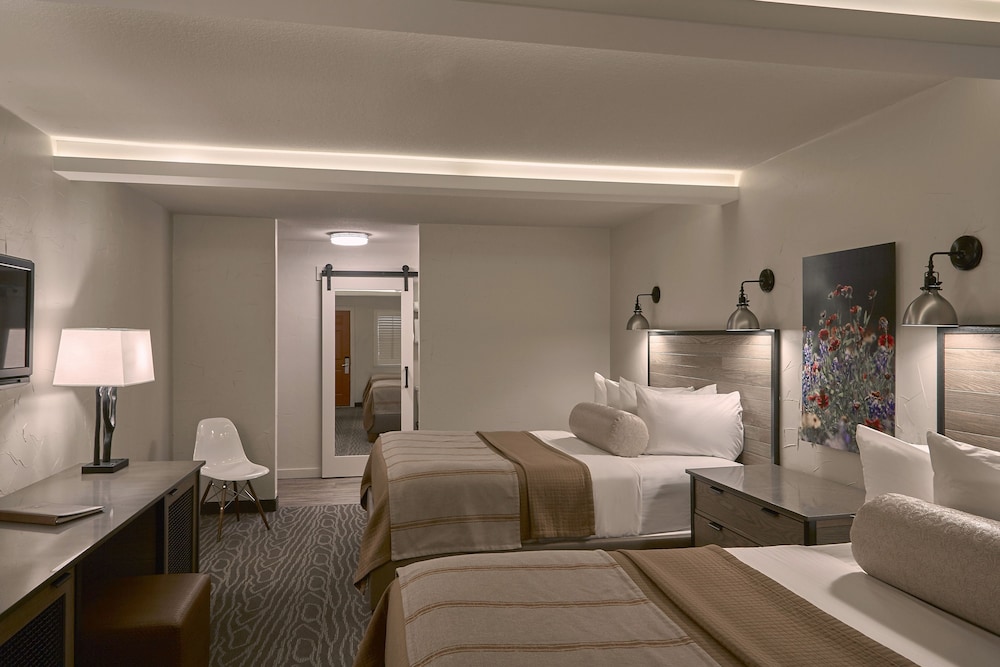 Fredericksburg Inn And Suites 34/53