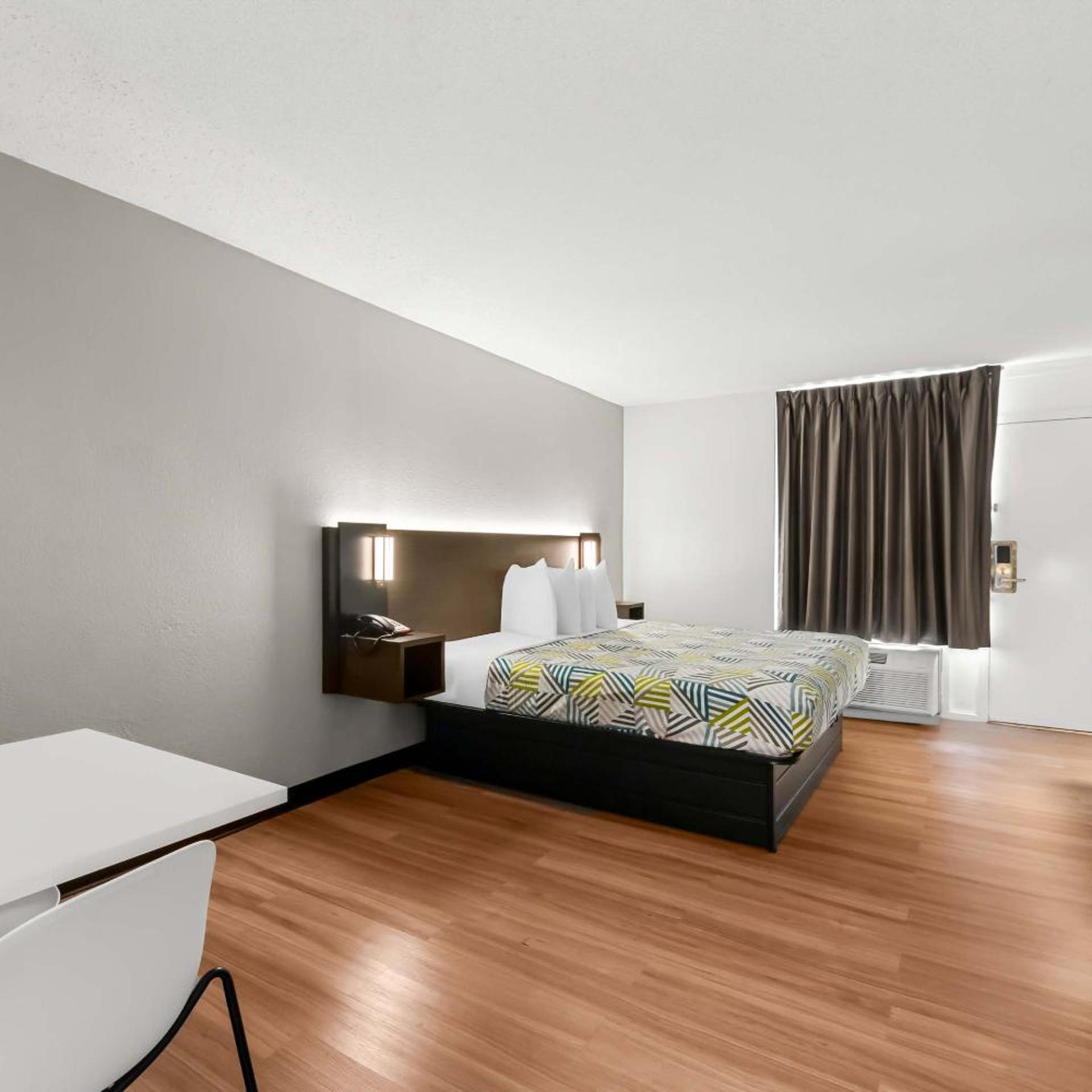 غرفة بسرير كينج، Studio6 Port Lavaca, TX 6/9