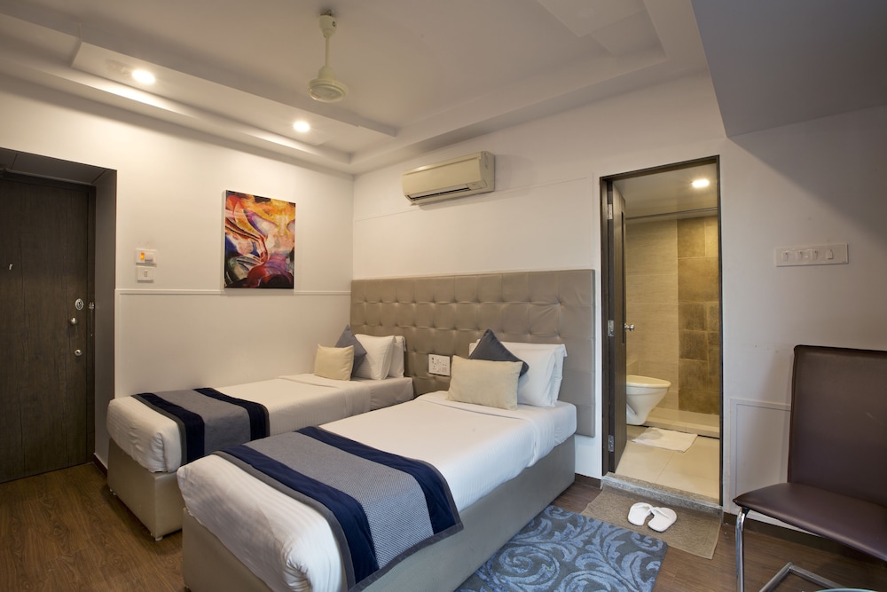 Oyo Premium 091 Vile Parle East 18/50