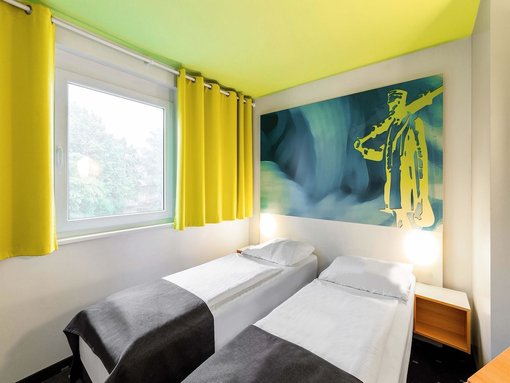 Room, Twin Beds