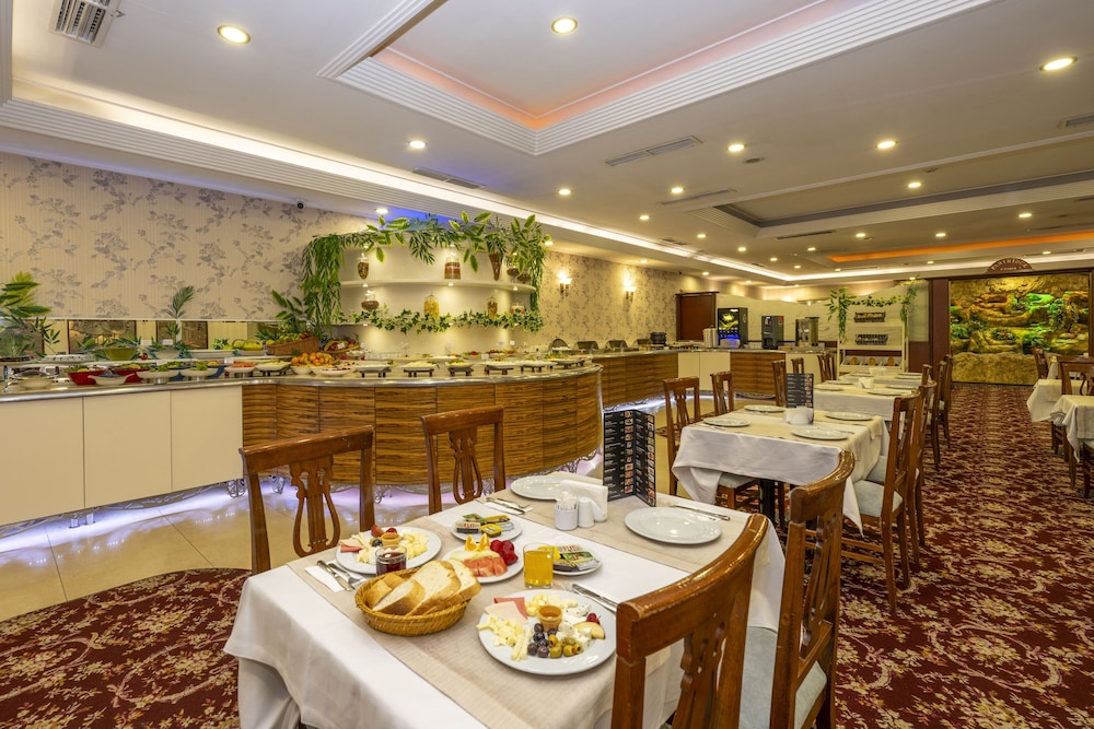 Grand Anka Hotel 53/68