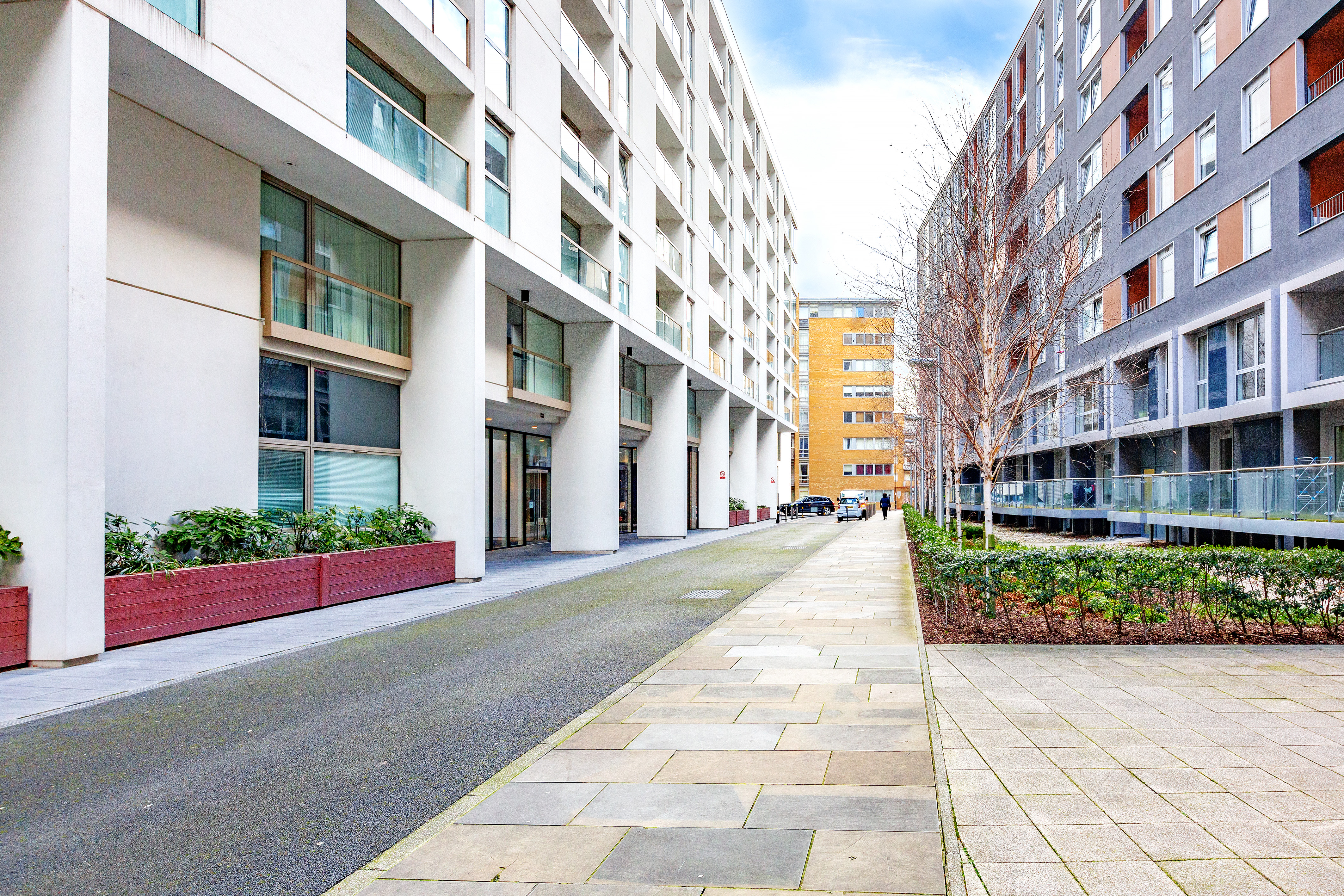 Luxurious Lanterns Court Two-Bedrooms Apartments 42/50