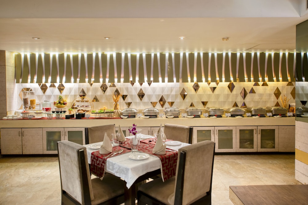 SAPNA CLARKS INN 39/47