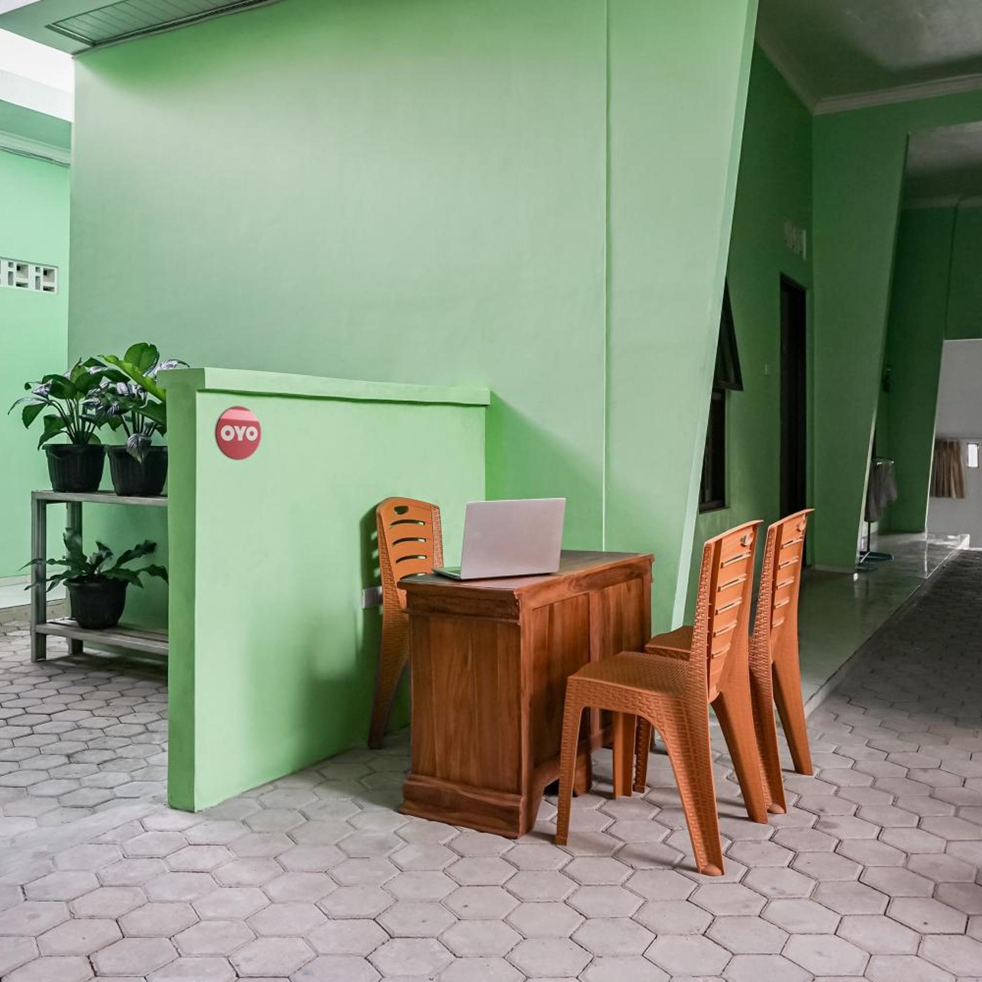 Hotel O Guest House Riharti Syariah photo4