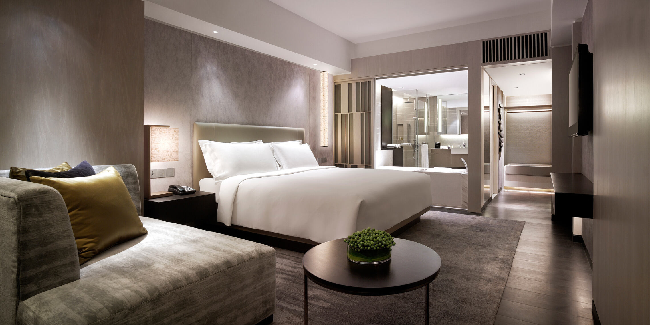 Director, Suite, King Bed