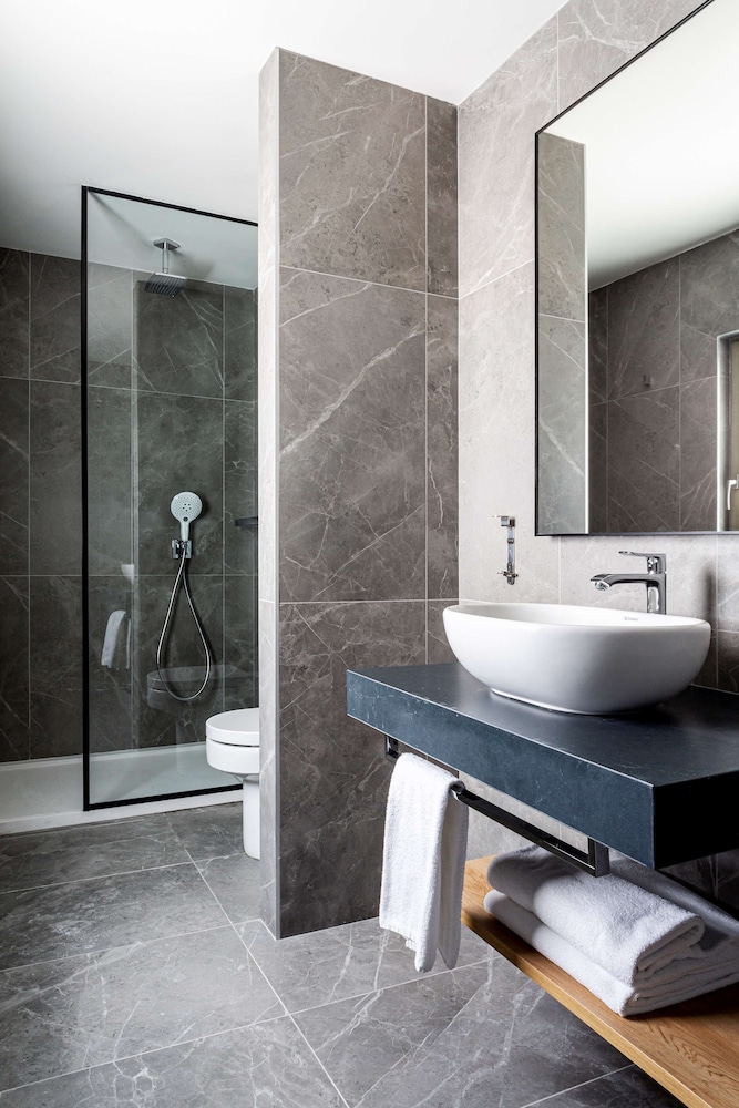 RADISSON BLU MADRID PRADO 19/74