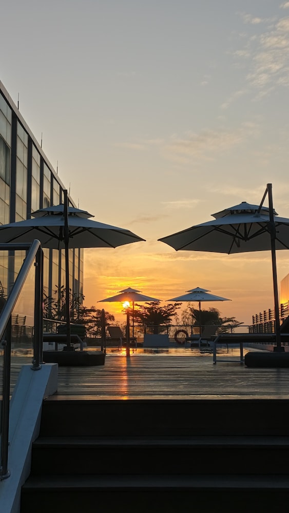 Grand Anara Airport Hotel 45/50
