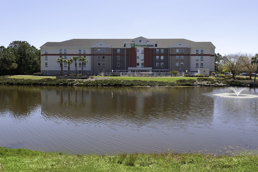 Holiday Inn Express Myrtle Beach-Broadway at the Beach 9/56