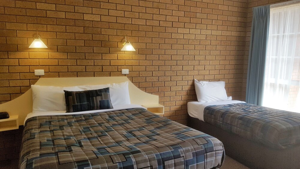 HEPBURN SPRINGS MOTOR INN 19/50