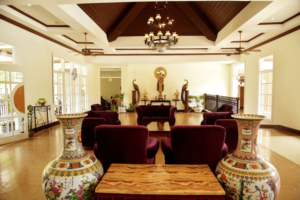 Forest Crest Nature Hotel and Resort Powered by ASTON (ex Chateau Royale Sports and Country Club) 62/77