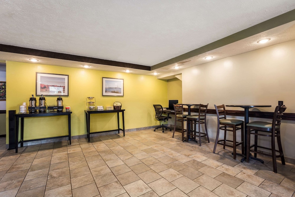 Quality Inn Traverse City 7/63