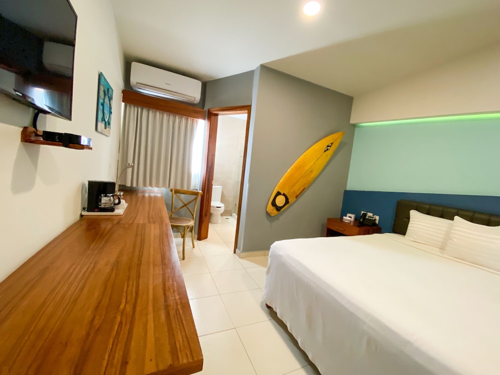 Hotel & Suites Clipperton 18/66