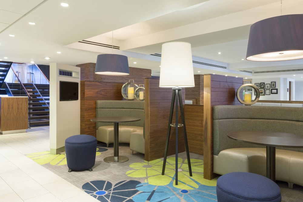 Courtyard by Marriott Edinburgh 10/64
