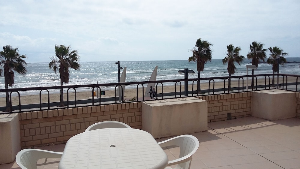 APARTAMENTOS BERNAT PIE DE PLAYA 3000 56/68