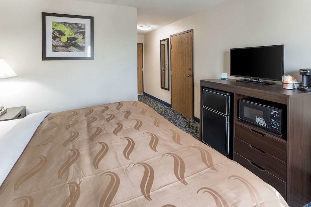 Quality Inn Rochelle IL 11/43
