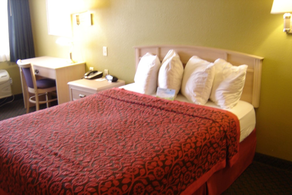 Days Inn By Wyndham Carlsbad Nm 26/65