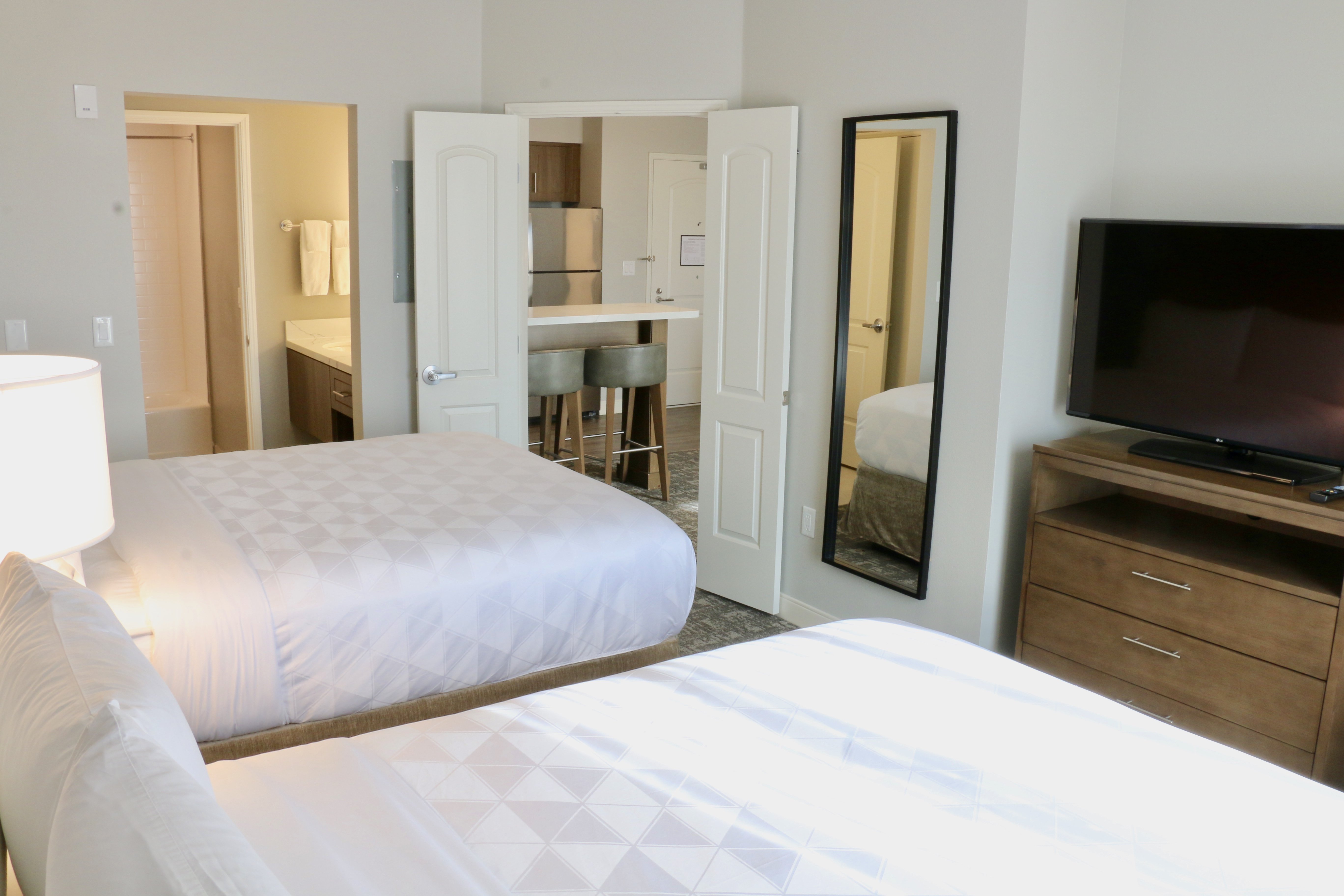 Staybridge Suites Long Beach Airport 16/50