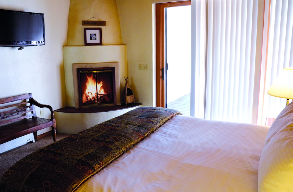 2 Bedrooms, Villa, 1 King and 2 Double Beds, Creek View, Sofa, Hot Tub