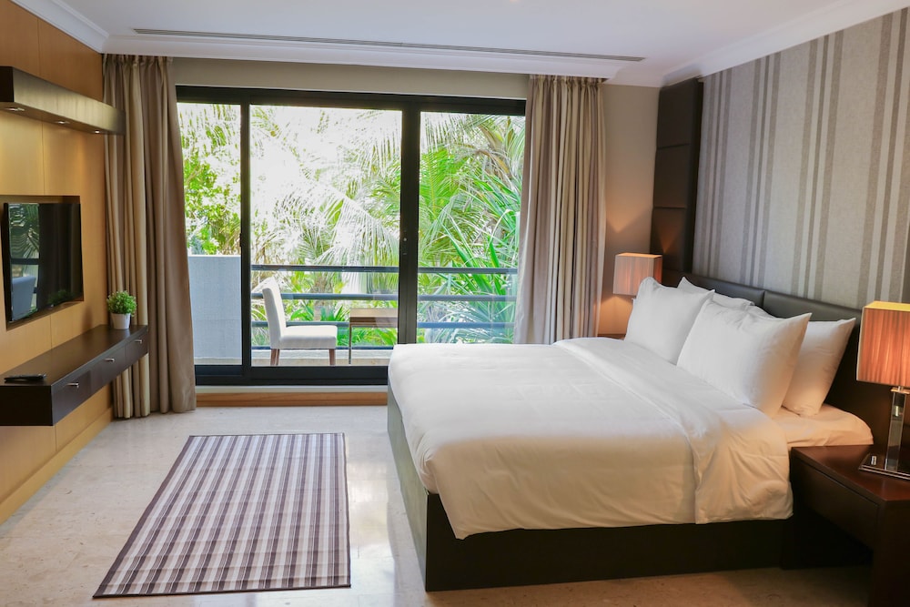 Dubai Marine Beach Resort And Spa 24/79