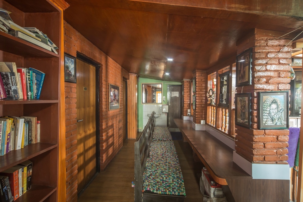 Shangri-La Boutique Hotel 6/50