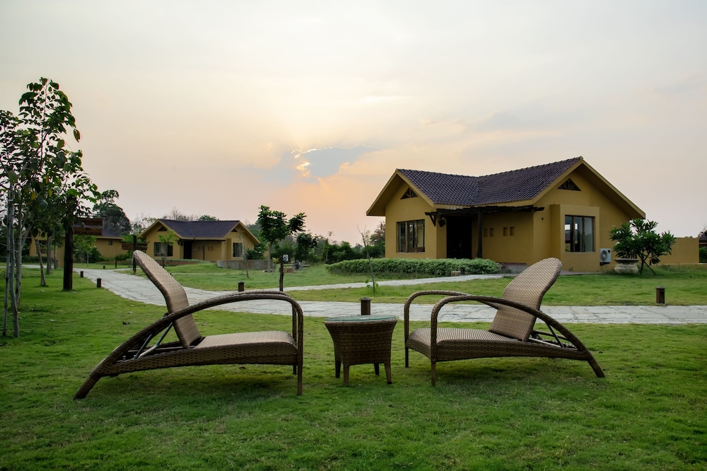 WelcomHeritage Tadoba Vanya Villas resort and Spa 51/61