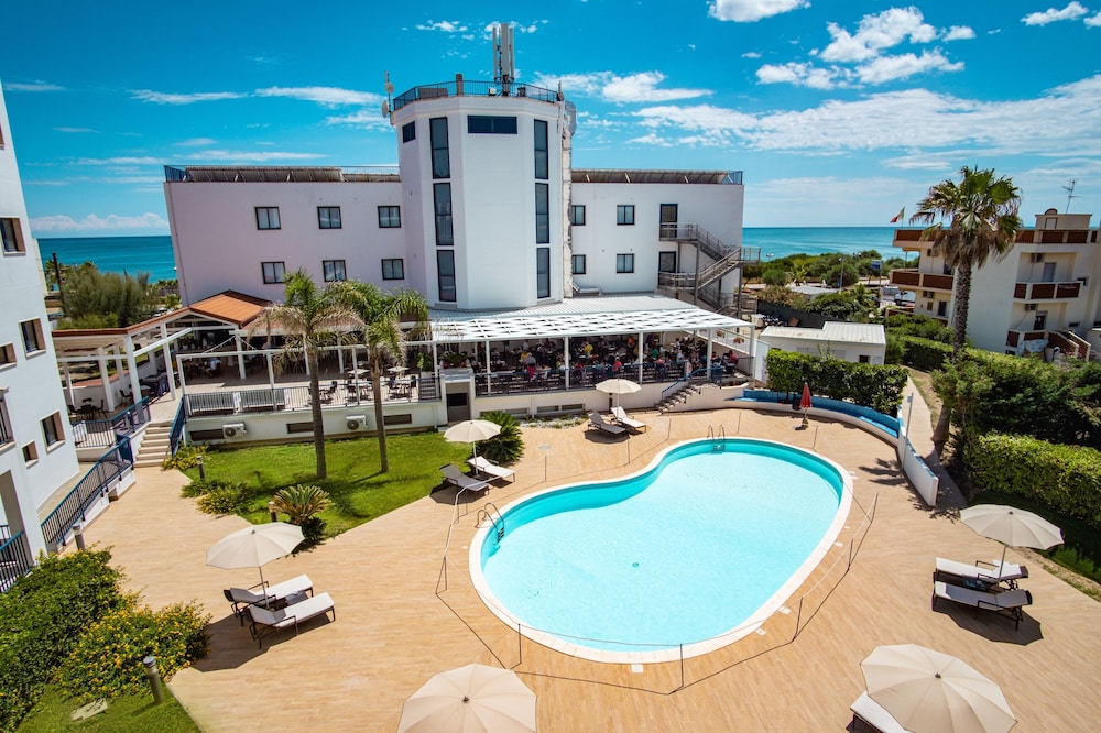 Tichos Greenblu Hotel 58/63