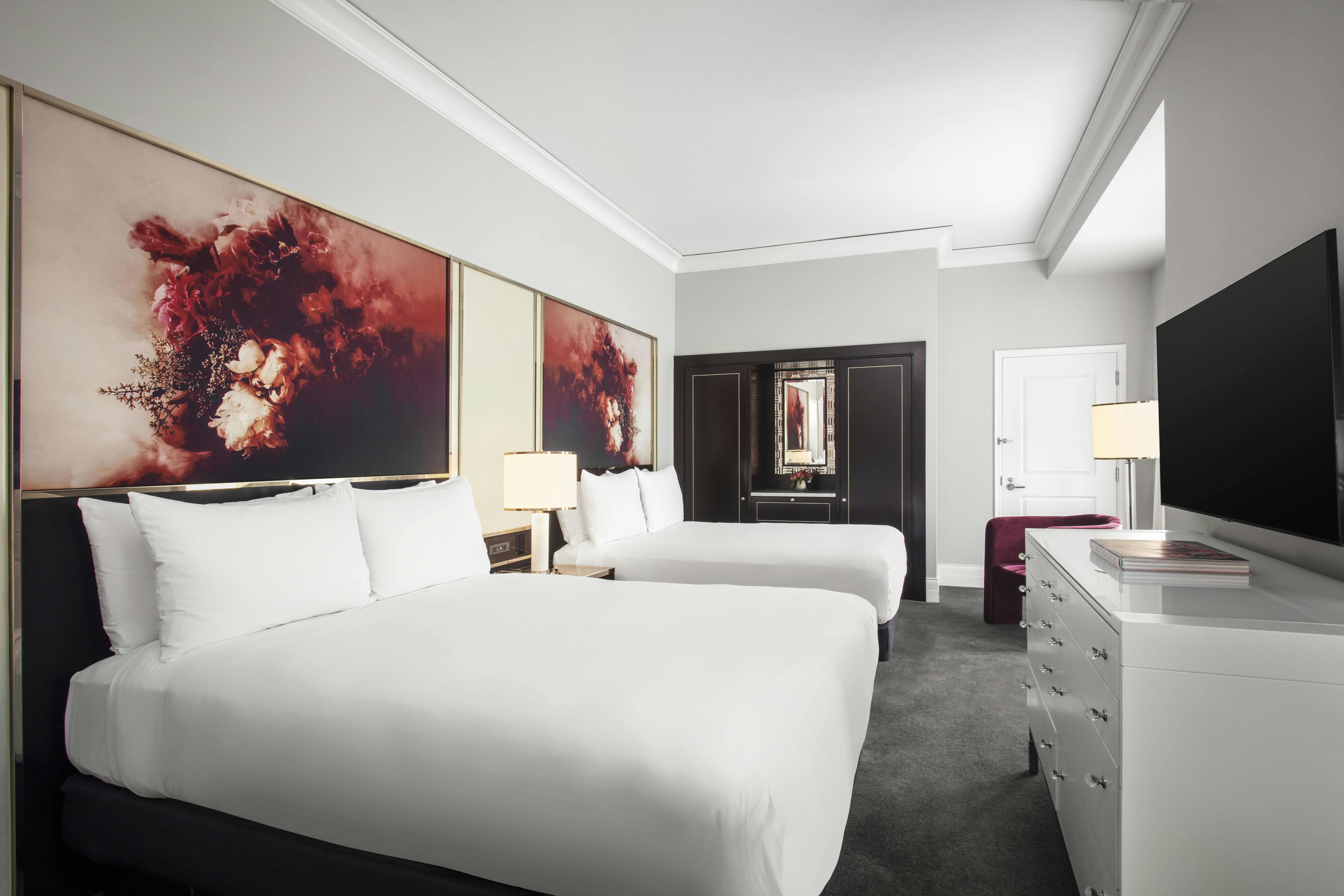 DELUXE, KING BED