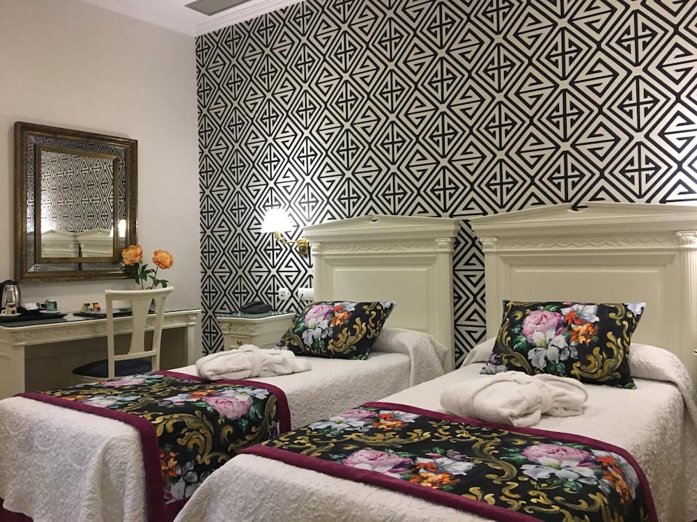 ADRIANO HOTEL 55/77