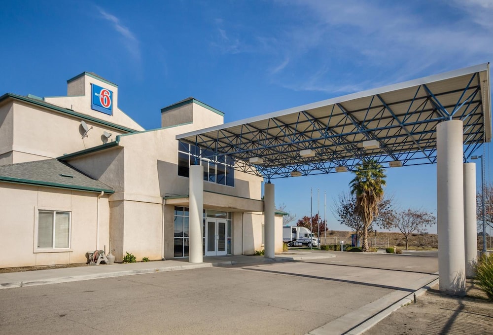 Howard Johnson by Wyndham Lemoore 58/68