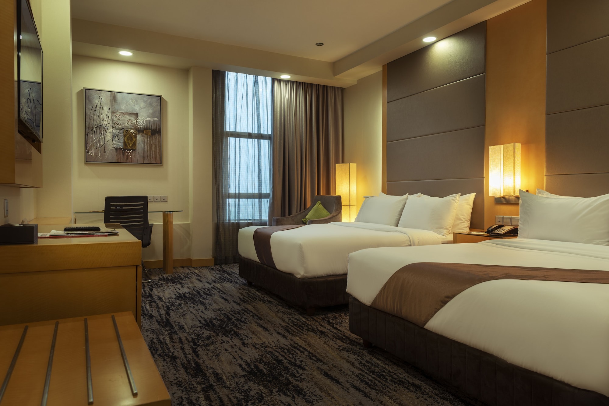 Family, 2 Queen Beds, City View, Club Floor