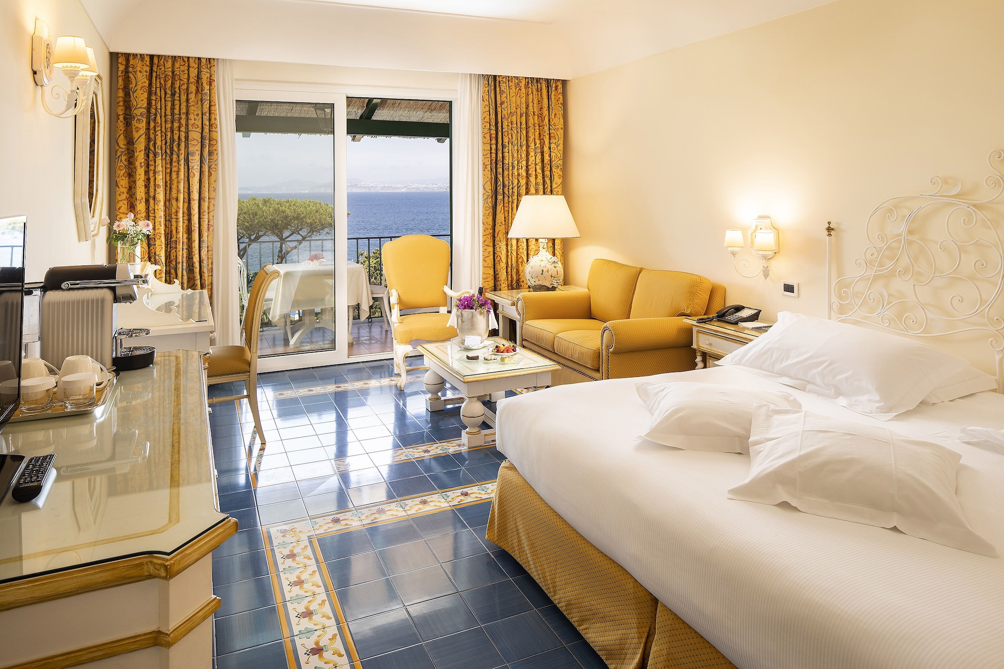 DELUXE, SEA VIEW