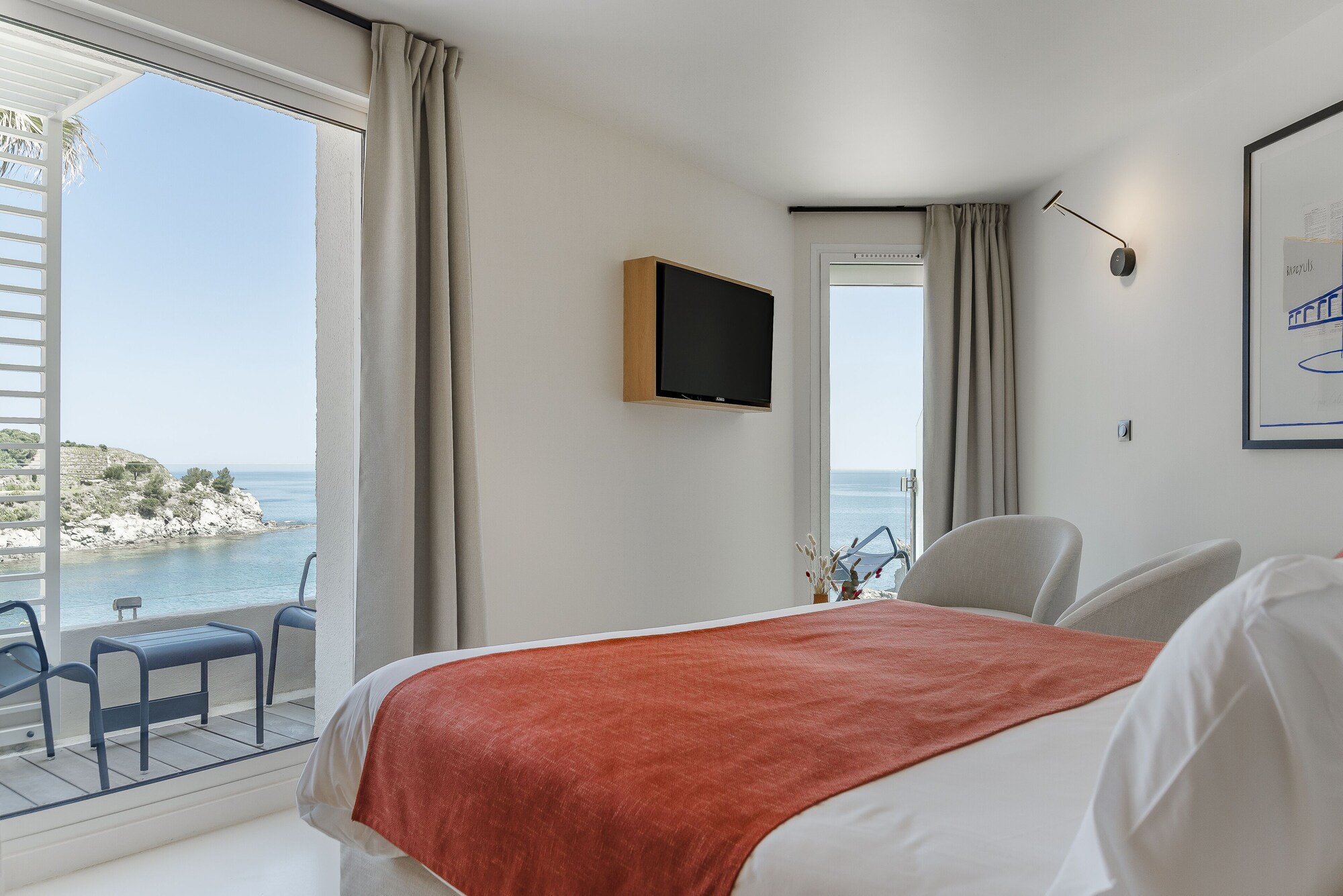 Junior Suite, King Bed, Partial Sea View, Balcony